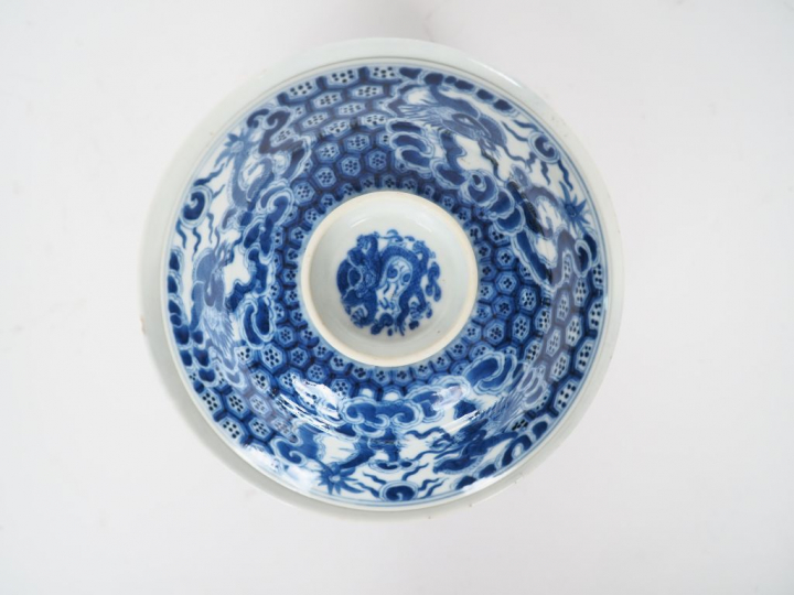 Vietnam, période Thiêu Tri (1840-1847) Grande coupe couverte en porcel