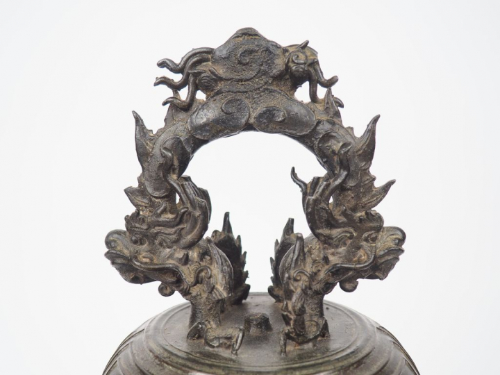 Vietnam, dynastie des Nguyen fin XVIII-XIXe siècle  Grande cloche en b