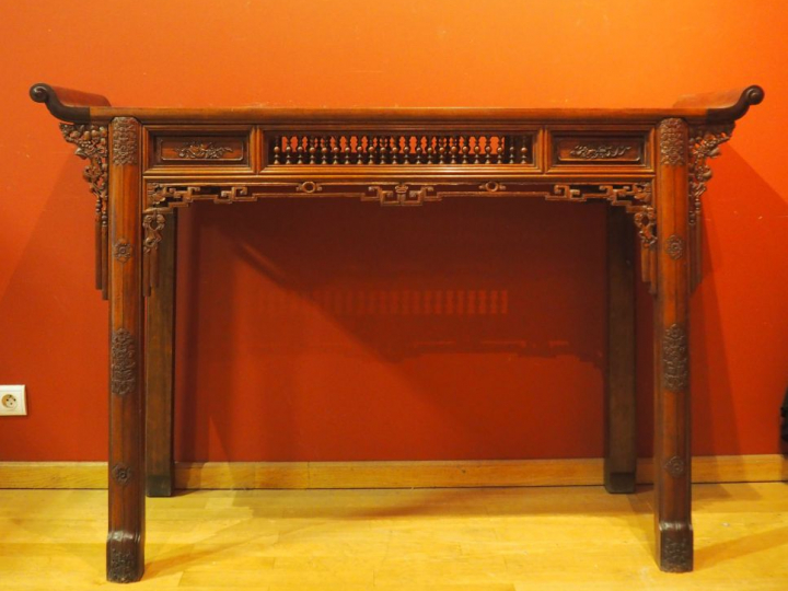 Vietnam, période Minh Mang  (1820-1840) Table d’offrande aux bords ret