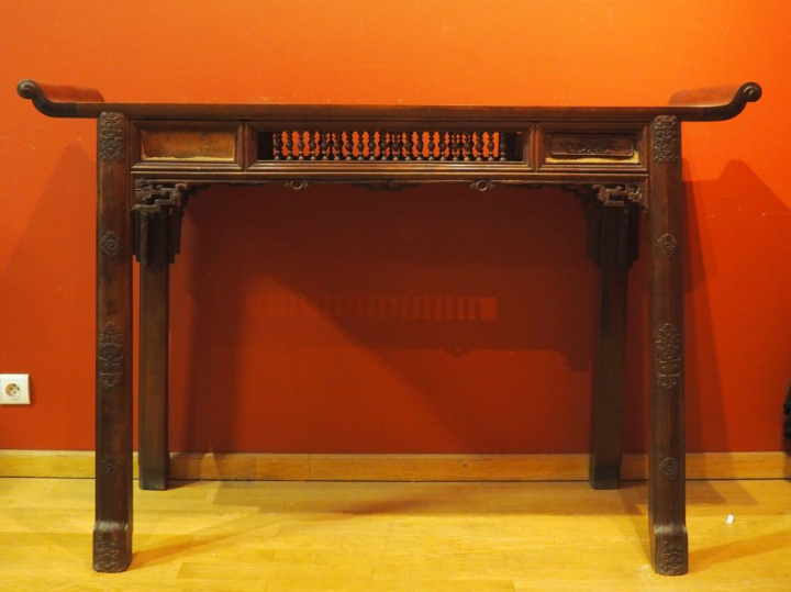 Vietnam, période Minh Mang  (1820-1840) Table d’offrande aux bords ret