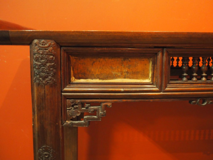 Vietnam, période Minh Mang  (1820-1840) Table d’offrande aux bords ret