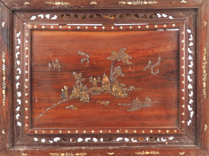 Panneau indochinois fin XIXème en marqueterie de nacre et de laiton. D