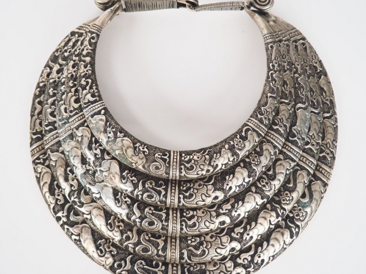 Collier Mong en argent bas titre. Vietnam fin XIXème début XXème. Poid