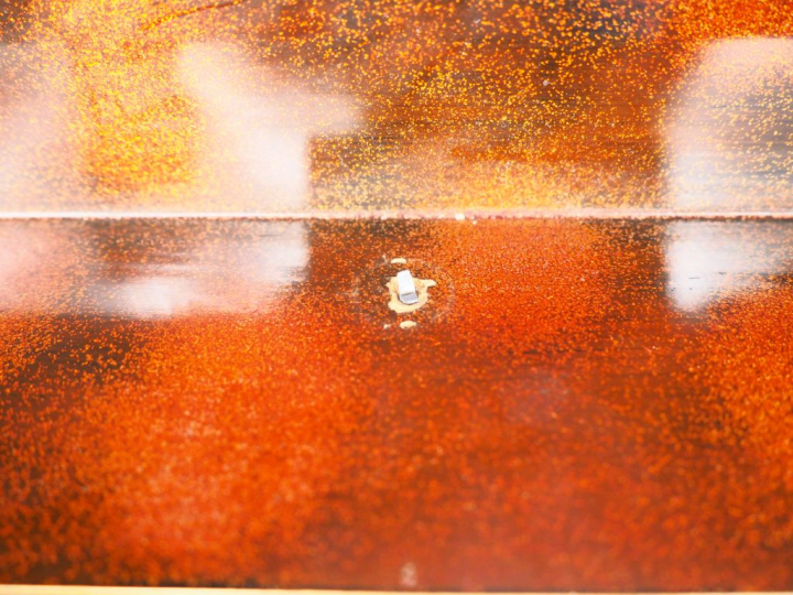 Fumibako en laque or sur fond Ro-Iro, décor de médaillons, de fleurs e