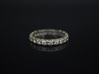 Vente aux enchères Alliance américaine en or blanc, sertie de diamants.  TDD. 54 Poids te