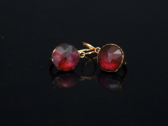 Vente aux enchères Paire de perce-oreilles Napoléon III en or jaune, sertis en leur centr