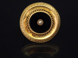 Vente aux enchères Broche ronde Napoléon III en or jaune et onyx noir, sertie en son cent