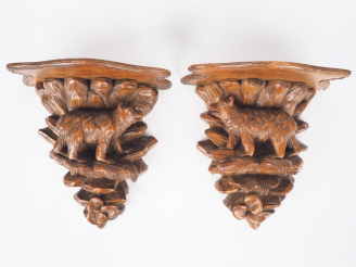 Vente aux enchères Paire de consoles murales fin XIXème début XXème en bois sculpté de la