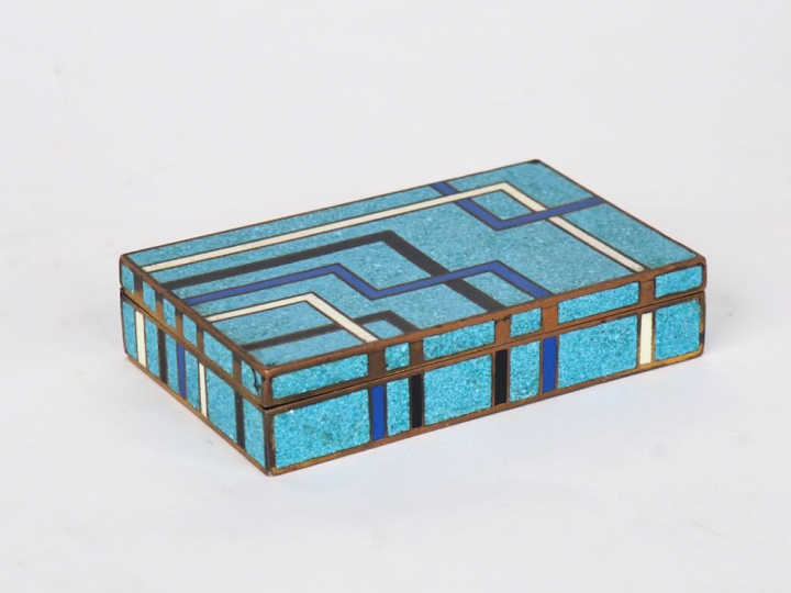 Jean GOULDEN. Boite Art Déco en émail. Signée et datée 1931. Dim. 2 x 