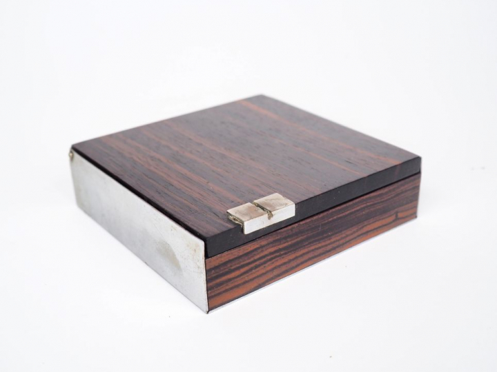 Boite Art Déco autrichienne en ébène de Macassar et métal argenté. Dim