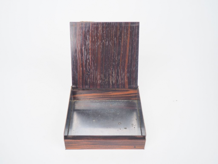 Boite Art Déco autrichienne en ébène de Macassar et métal argenté. Dim