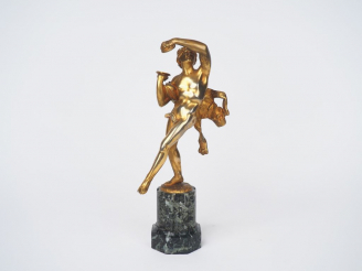 Vente aux enchères Elias ROBERT. "Danseur aux cymballes". Sujet en bronze doré sur un soc