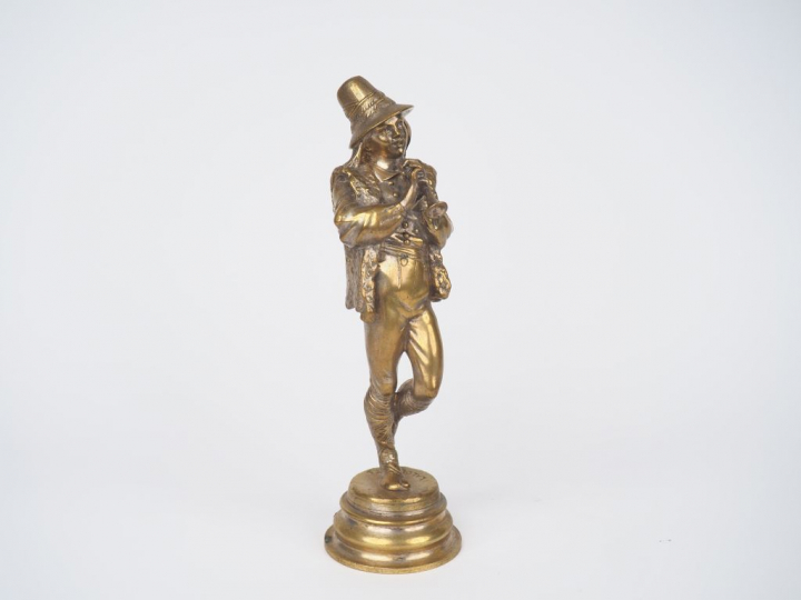 LALOUETTE. "Jeune musicien". Sujet en bronze. Signé. H. 24 cm.