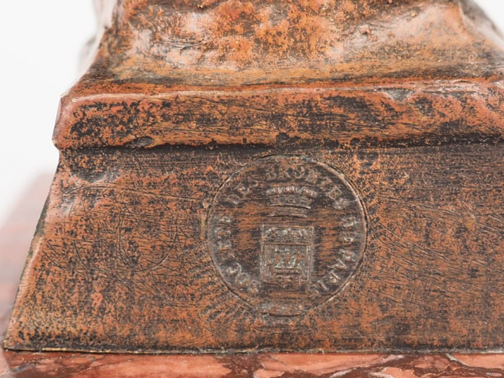 E. VILLANIS. "Mélodie". Sujet en bronze double patine, socle en marbre