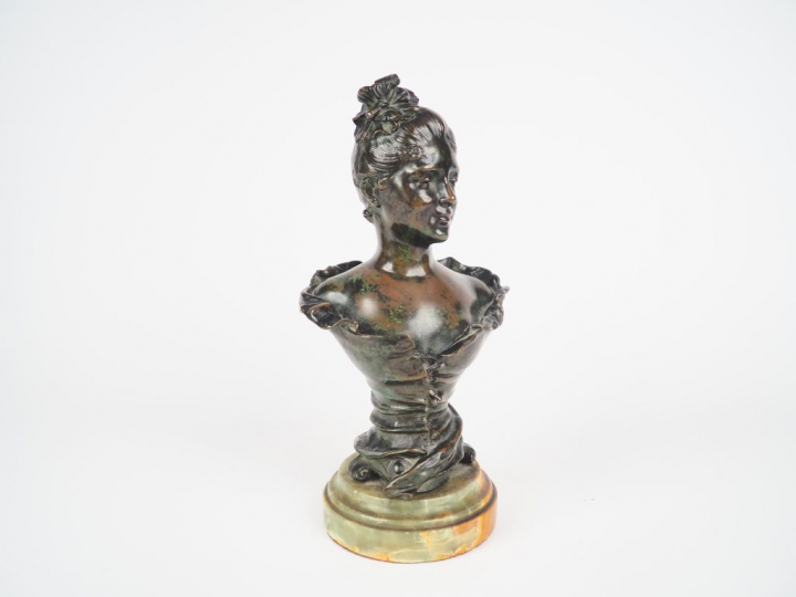 Eugène MARCAIL. "buste de jeune femme au chignon"  Sujet en bronze à p