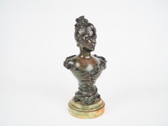 Vente aux enchères Eugène MARCAIL. "buste de jeune femme au chignon"  Sujet en bronze à p
