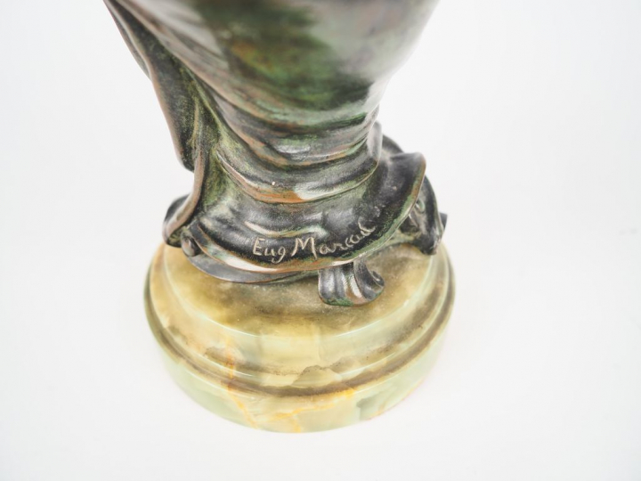 Eugène MARCAIL. "buste de jeune femme au chignon"  Sujet en bronze à p