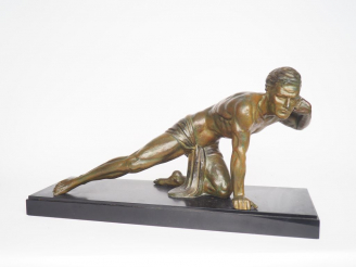 Vente aux enchères Jean de RONCOURT "Le guetteur". Sculpture en régule à patine verte sur