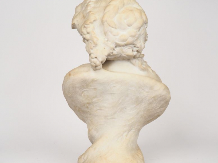 CLODION. "Bacchanale" Sculpture en marbre. Signée. H. 54,5 cm.