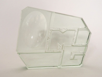 Vente aux enchères Aristide COLOTTE à Nancy. Accessoire de bureau en verre taillé à la ro