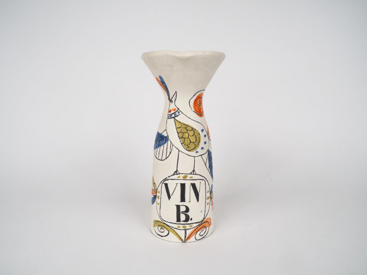 Roger CAPRON. Pichet à vin blanc en céramique de Vallauris à décor pol