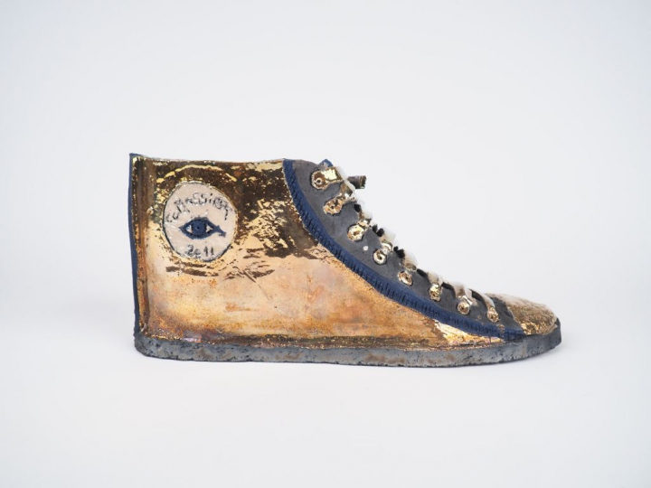 Clément MASSIER. "Shoes". Sculpture en céramique de Vallauris irisée. 