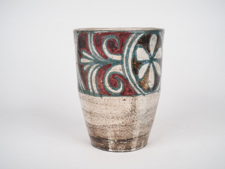 Vente aux enchères Jean DERVAL. Vase en terre vernissée à décor de feuillage vert sur fon