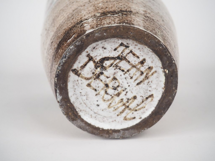 Jean DERVAL. Vase en terre vernissée à décor de feuillage vert sur fon