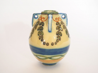 Vente aux enchères Henri PARAYRE. Vase à quatre anses en faïence polychrome à décor de gu