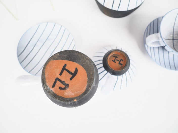 INNOCENTI. Partie de service à thé en céramique de Vallauris à décor d