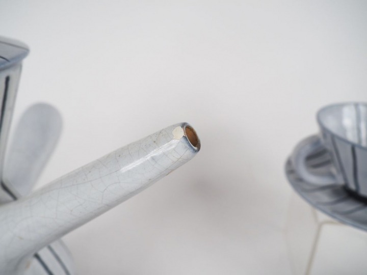 INNOCENTI. Partie de service à thé en céramique de Vallauris à décor d