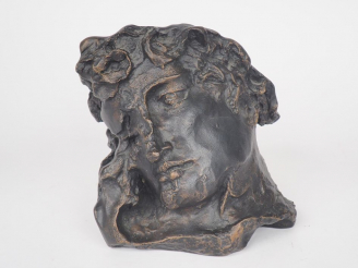 Vente aux enchères Claude MARY. "L'éphèbe". Sculpture en bronze à patine noire. Signée et