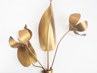 Vente aux enchères Applique murale XXème en laiton éclairant à trois lumières en forme de