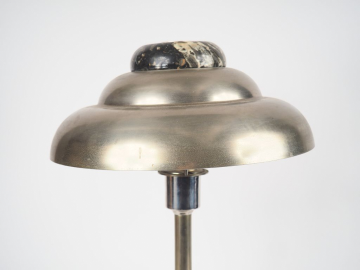 OBOR.  Lampe rétro en marbre et métal. Dim. 50 x 32 cm.