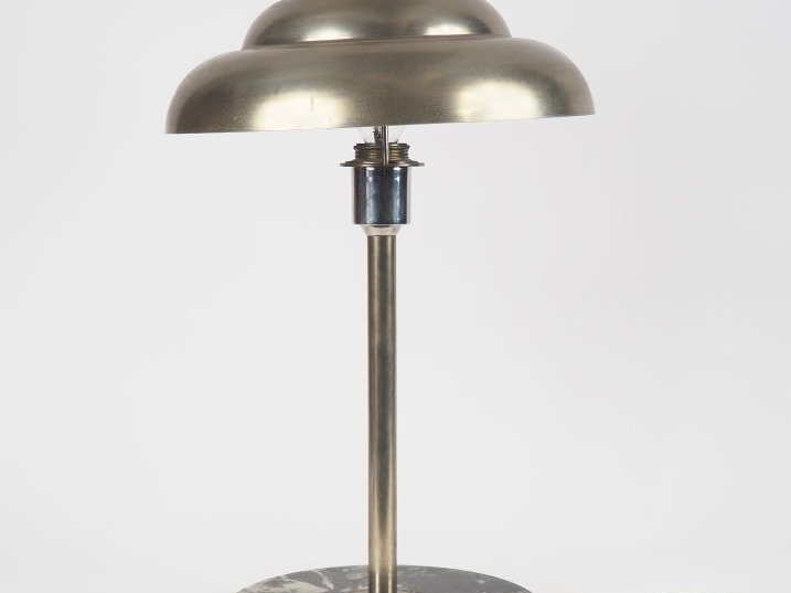 OBOR.  Lampe rétro en marbre et métal. Dim. 50 x 32 cm.