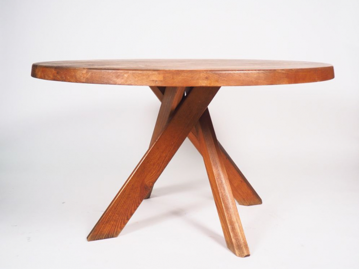 Pierre CHAPO. Grande table circulaire, modèle T21 "Sfax" en orme massi
