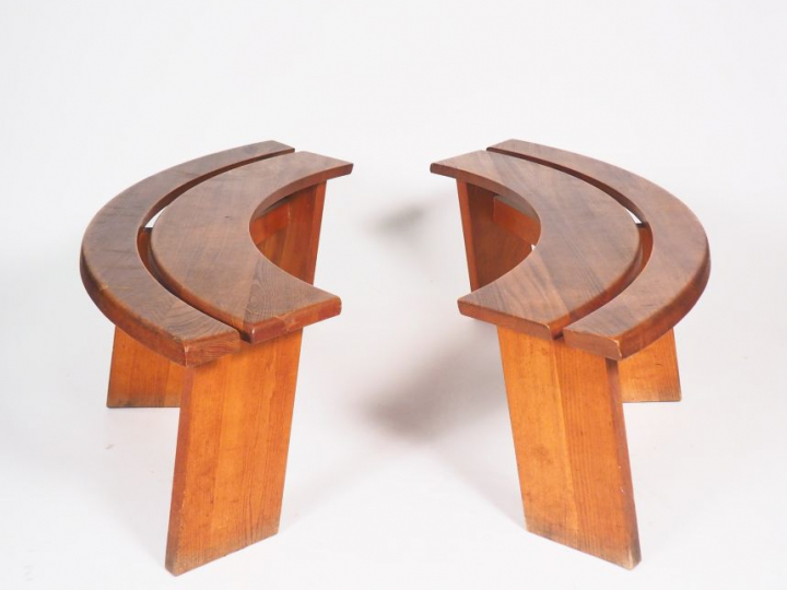 Pierre CHAPO. Paire de bancs, modèle S38 en orme massif. Dim. 44 x 144
