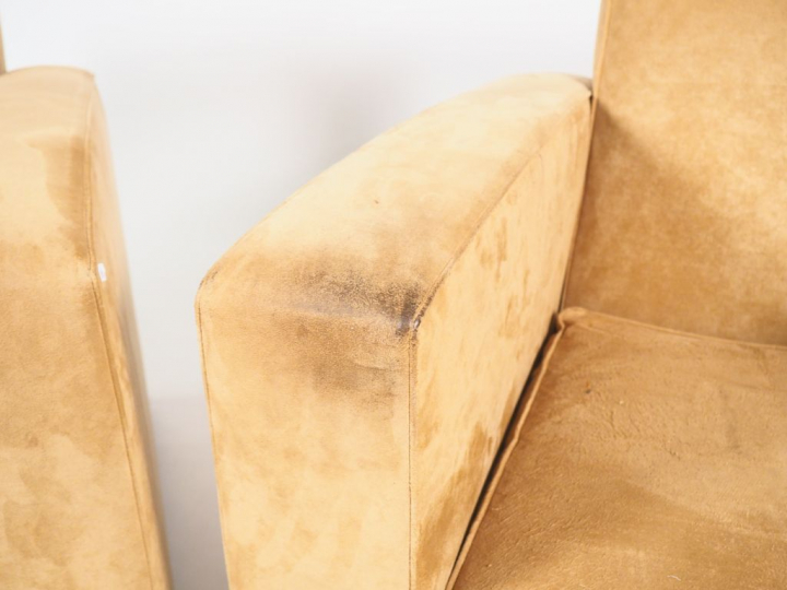 Paire de fauteuils de style Art Déco, garniture de velours beige. Dim.