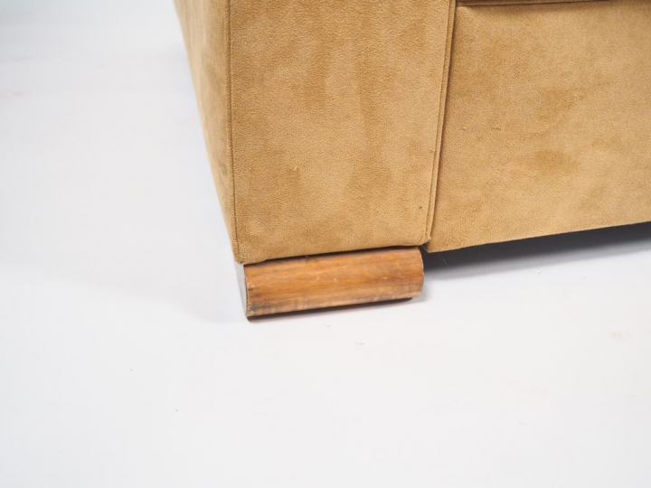 Paire de fauteuils de style Art Déco, garniture de velours beige. Dim.