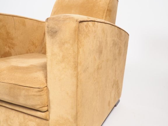 Paire de fauteuils de style Art Déco, garniture de velours beige. Dim.