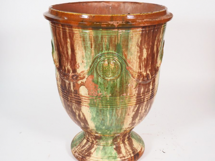 BOISSET à Anduze. Grand vase en terre vernissée à décor mêlé vert, bru