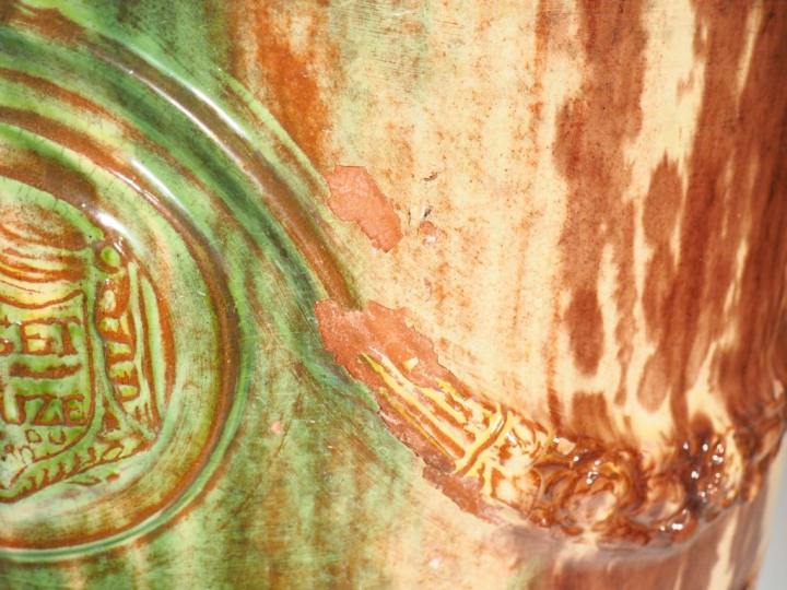 BOISSET à Anduze. Grand vase en terre vernissée à décor mêlé vert, bru
