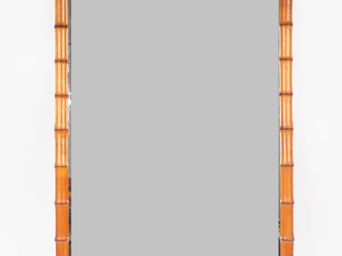 Chambre à coucher Napoléon III en bois sulpté à décor de bambou. compr