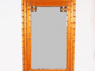 Vente aux enchères Armoire à glace Napoléon III en bois sculpté à décor de bambou ouvrant