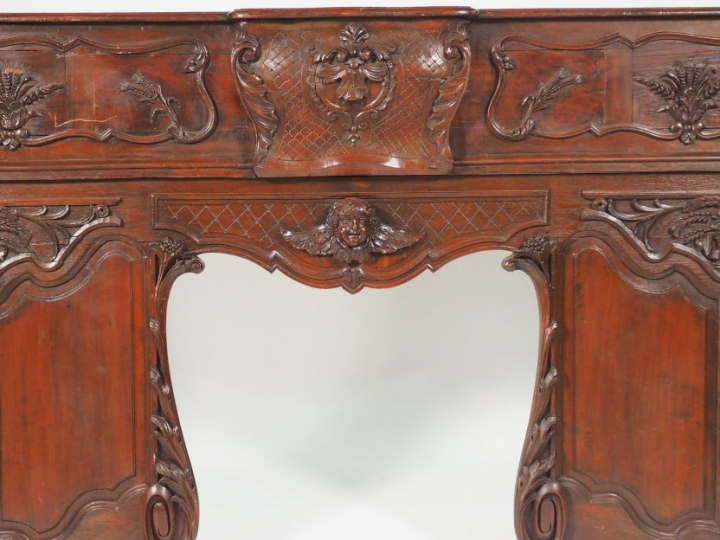 Panneau de style Louis XV en bois naturel mouluré et sculpté à décor d