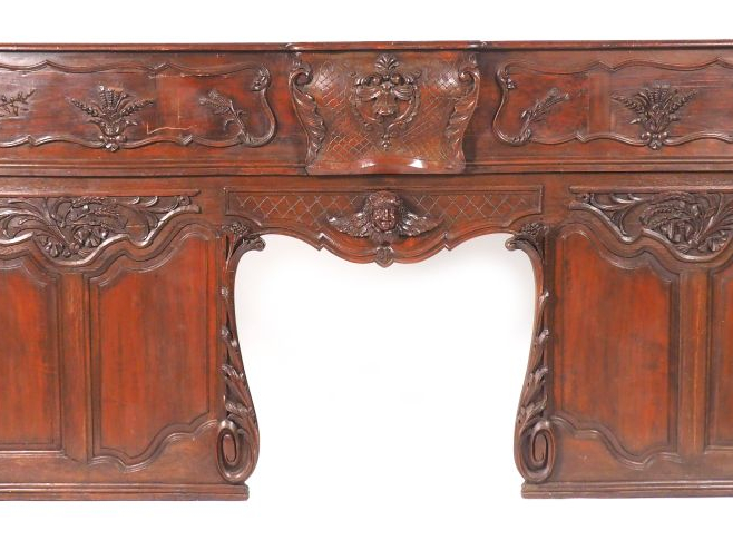 Panneau de style Louis XV en bois naturel mouluré et sculpté à décor d