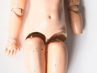 Poupée JUMEAU. Bouche ouverte, yeux fixes bleu, marque 12 à l'arrière 