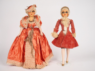 Vente aux enchères Poupées de boudoir en tissu et composition "couple de marquis et marqu