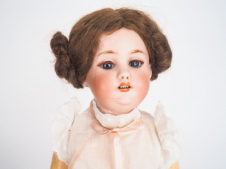 Vente aux enchères Poupée mécanique marcheuse Roullet Decamps fonctionnant avec clef, têt
