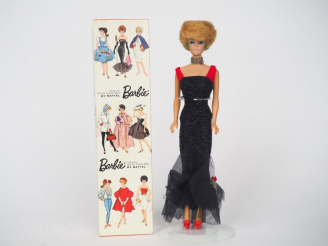 Vente aux enchères Poupée BUBBLE CUT blonde dans sa boite d'origine, maillot de bain roug